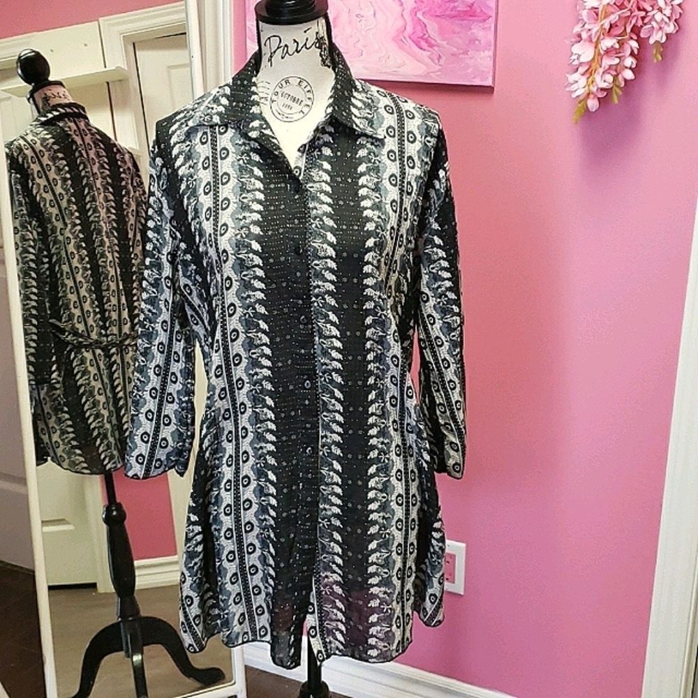 NWOT 💟 Casa Donna Long Button Shirt Blouse Top